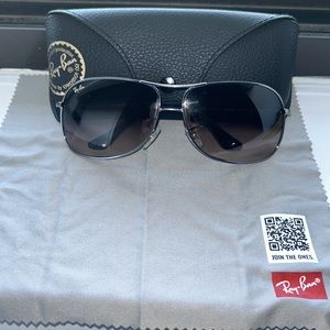 Men’s unisex aviator Ray Bans